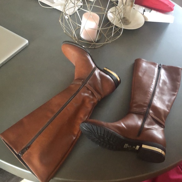 Boots - Picture 3 of 6